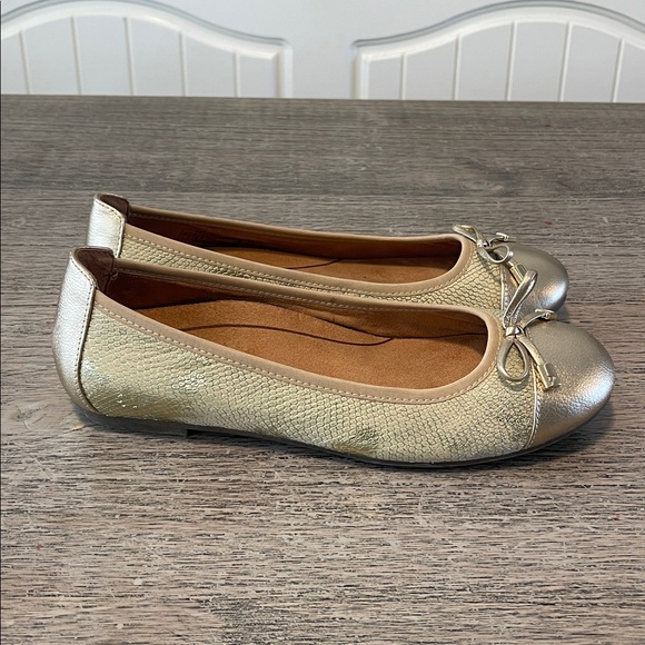 Vionic Women's Minna Ballet Flat Gold Metallic Snake Size 7 - Picture 2 of 6